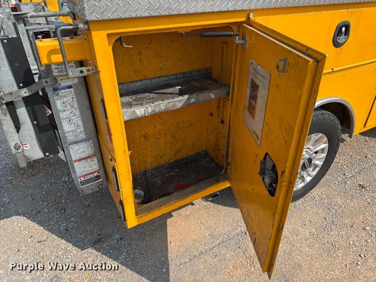 image for item EU2234 2021 Ford F350 Super Duty utility bed pickup truck