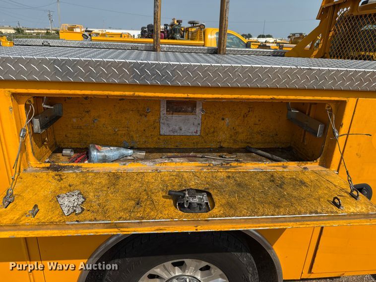 image for item EU2234 2021 Ford F350 Super Duty utility bed pickup truck