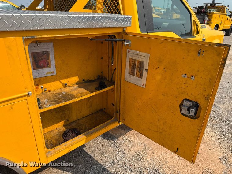 image for item EU2234 2021 Ford F350 Super Duty utility bed pickup truck