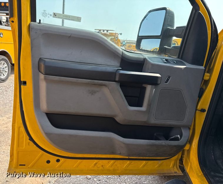 image for item EU2234 2021 Ford F350 Super Duty utility bed pickup truck