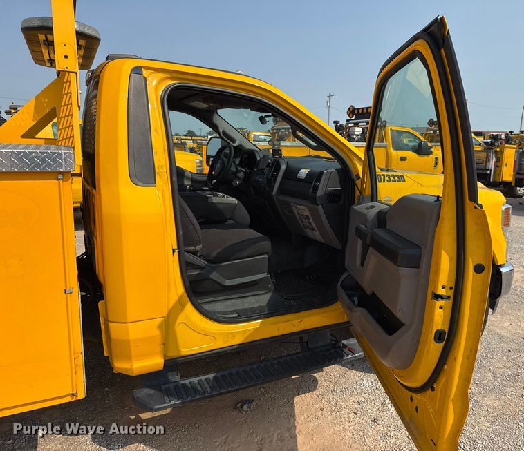 image for item EU2234 2021 Ford F350 Super Duty utility bed pickup truck