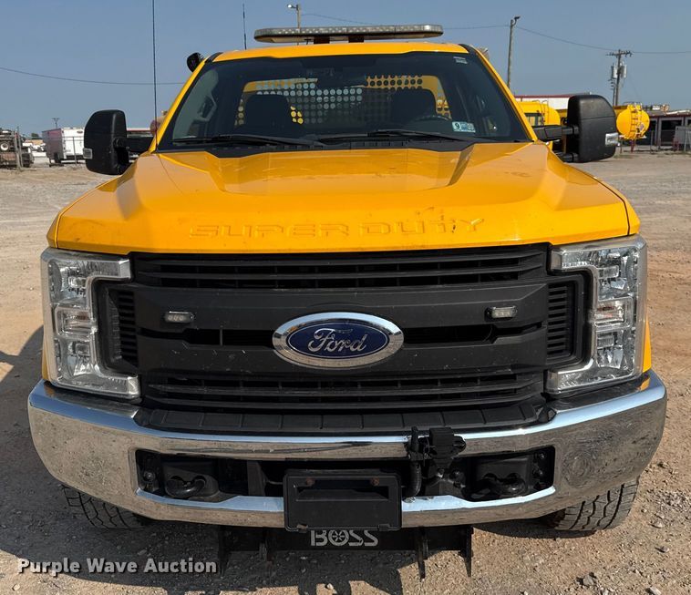 image for item EU2235 2018 Ford F350 Super Duty utility bed pickup truck