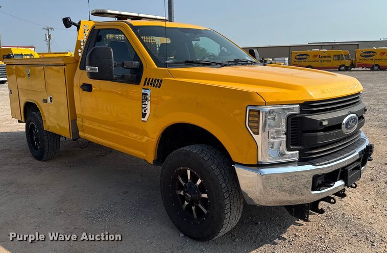 image for item EU2235 2018 Ford F350 Super Duty utility bed pickup truck