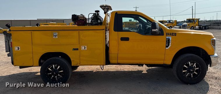 image for item EU2235 2018 Ford F350 Super Duty utility bed pickup truck