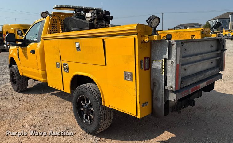 image for item EU2235 2018 Ford F350 Super Duty utility bed pickup truck