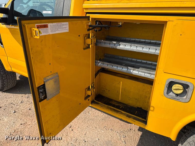 image for item EU2235 2018 Ford F350 Super Duty utility bed pickup truck