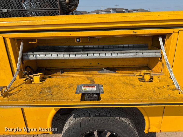 image for item EU2235 2018 Ford F350 Super Duty utility bed pickup truck