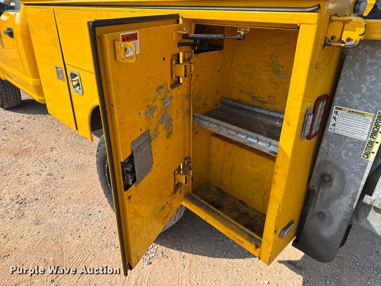 image for item EU2235 2018 Ford F350 Super Duty utility bed pickup truck