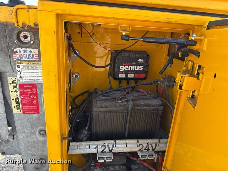 image for item EU2235 2018 Ford F350 Super Duty utility bed pickup truck