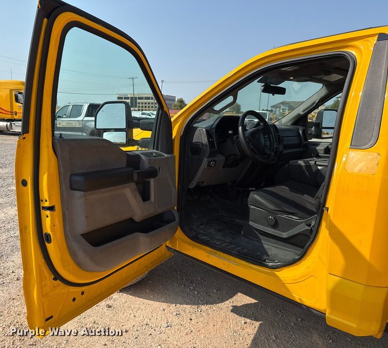 image for item EU2235 2018 Ford F350 Super Duty utility bed pickup truck