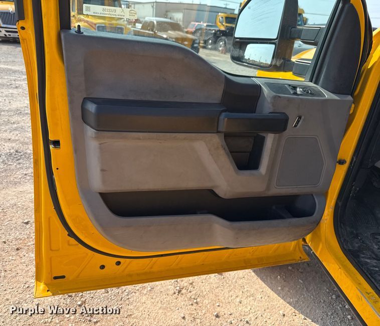 image for item EU2235 2018 Ford F350 Super Duty utility bed pickup truck