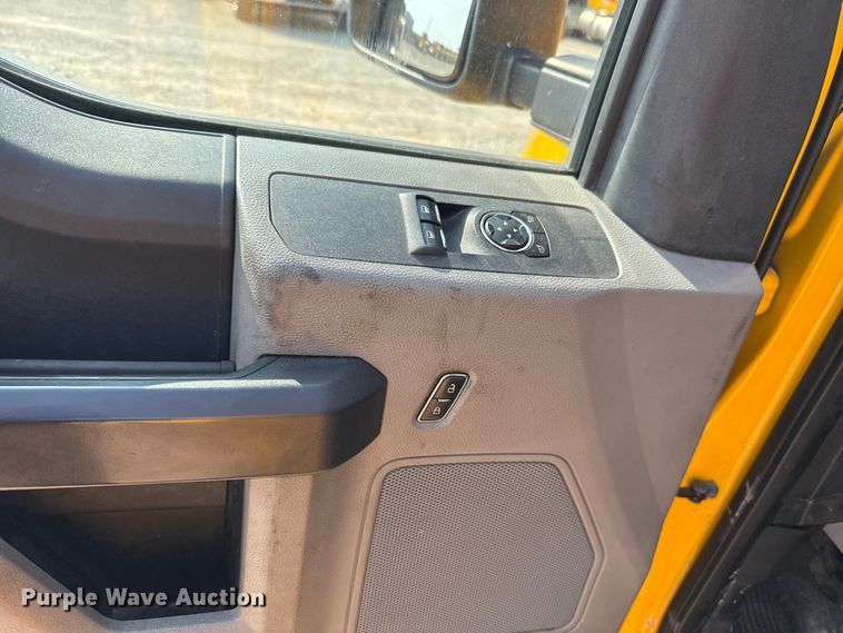 image for item EU2235 2018 Ford F350 Super Duty utility bed pickup truck