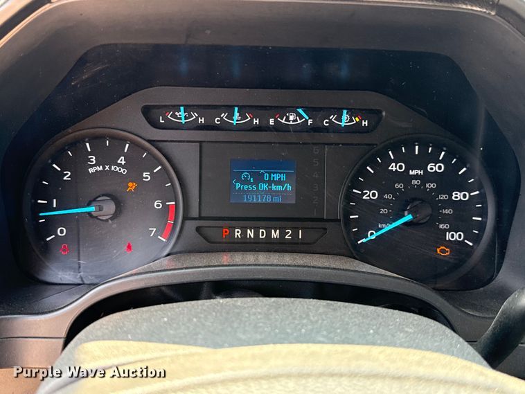 image for item EU2235 2018 Ford F350 Super Duty utility bed pickup truck