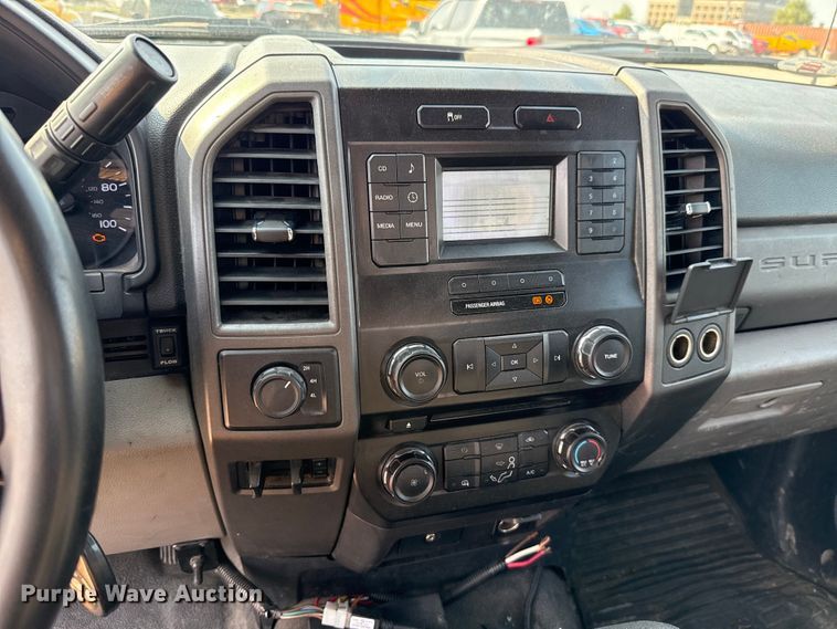 image for item EU2235 2018 Ford F350 Super Duty utility bed pickup truck