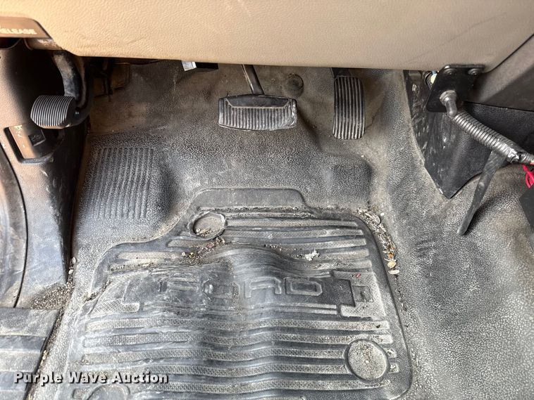 image for item EU2235 2018 Ford F350 Super Duty utility bed pickup truck