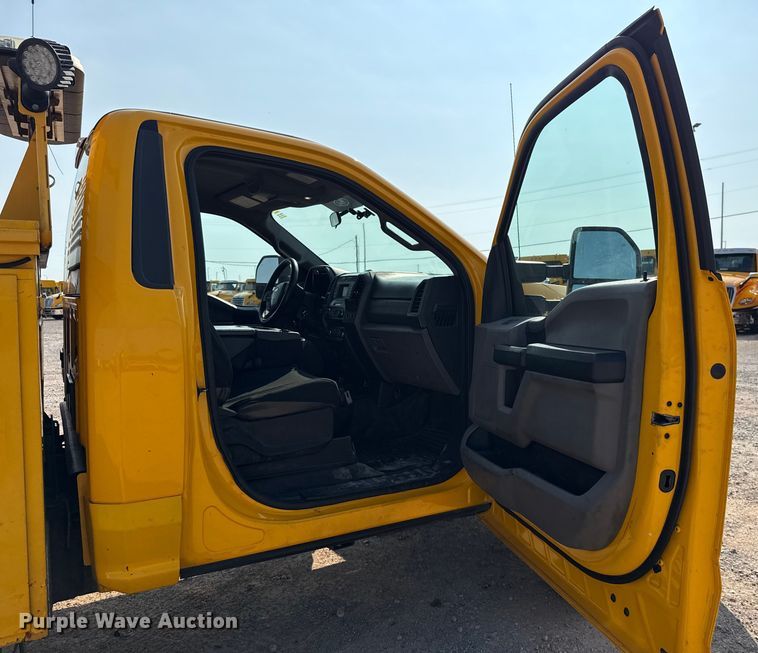 image for item EU2235 2018 Ford F350 Super Duty utility bed pickup truck