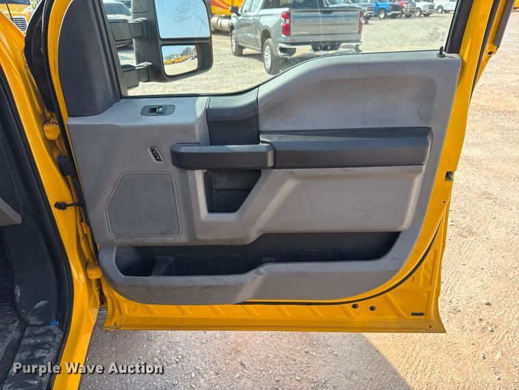 image for item EU2235 2018 Ford F350 Super Duty utility bed pickup truck