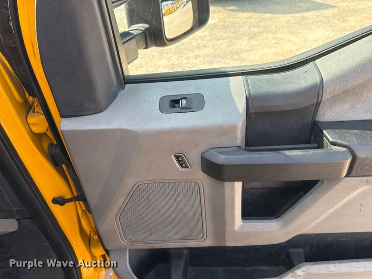 image for item EU2235 2018 Ford F350 Super Duty utility bed pickup truck