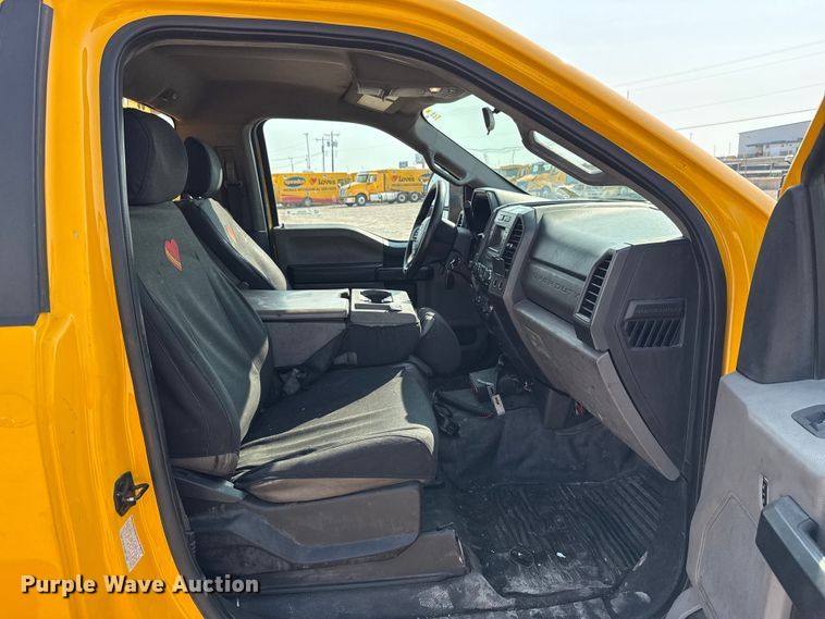 image for item EU2235 2018 Ford F350 Super Duty utility bed pickup truck