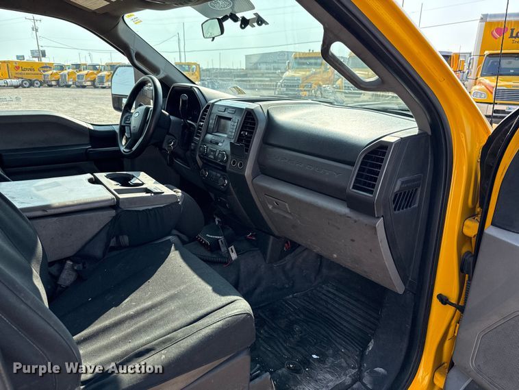 image for item EU2235 2018 Ford F350 Super Duty utility bed pickup truck