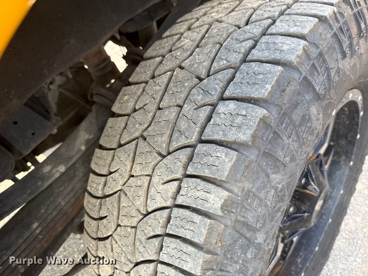 image for item EU2235 2018 Ford F350 Super Duty utility bed pickup truck