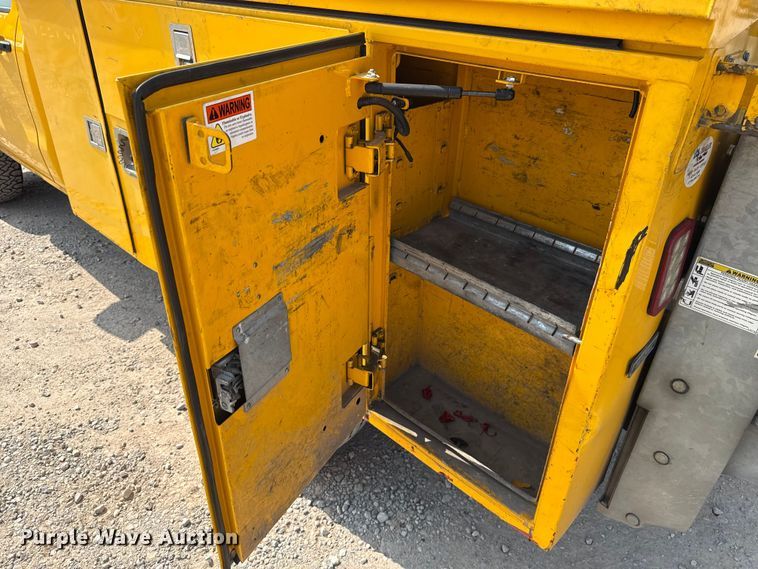 image for item EU2237 2018 Chevrolet Silverado 3500HD utility bed pickup truck