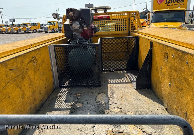 image for item EU2237 2018 Chevrolet Silverado 3500HD utility bed pickup truck