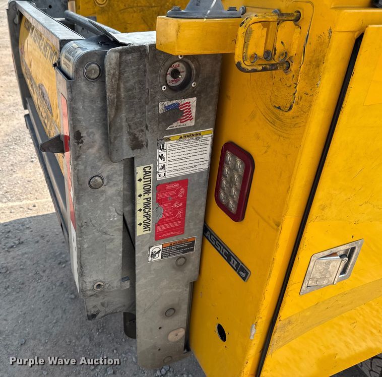 image for item EU2237 2018 Chevrolet Silverado 3500HD utility bed pickup truck