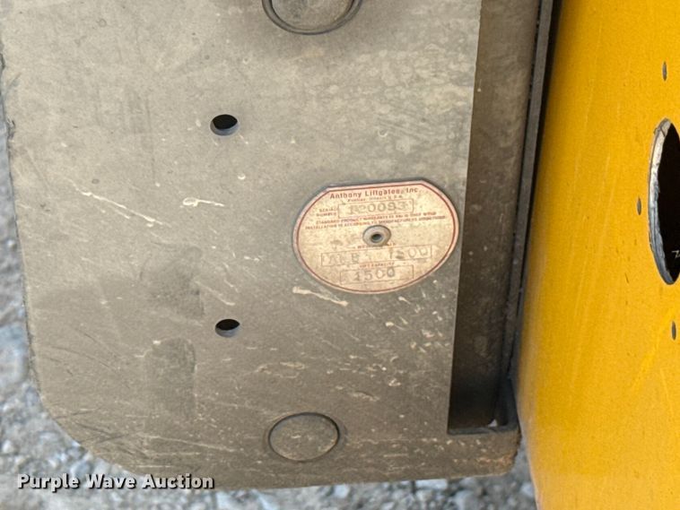 image for item EU2237 2018 Chevrolet Silverado 3500HD utility bed pickup truck