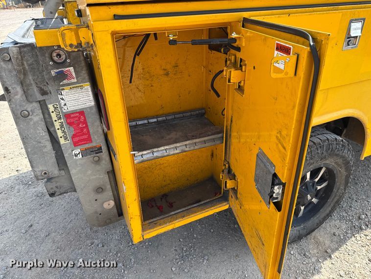 image for item EU2237 2018 Chevrolet Silverado 3500HD utility bed pickup truck