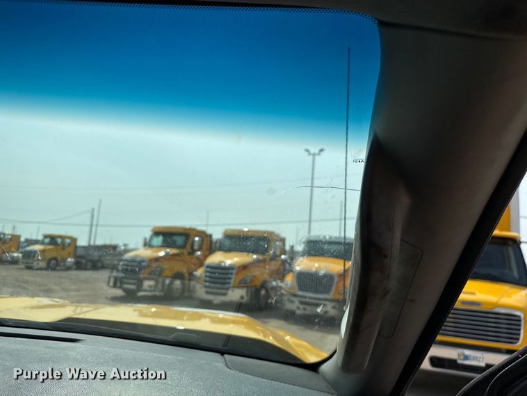 image for item EU2237 2018 Chevrolet Silverado 3500HD utility bed pickup truck