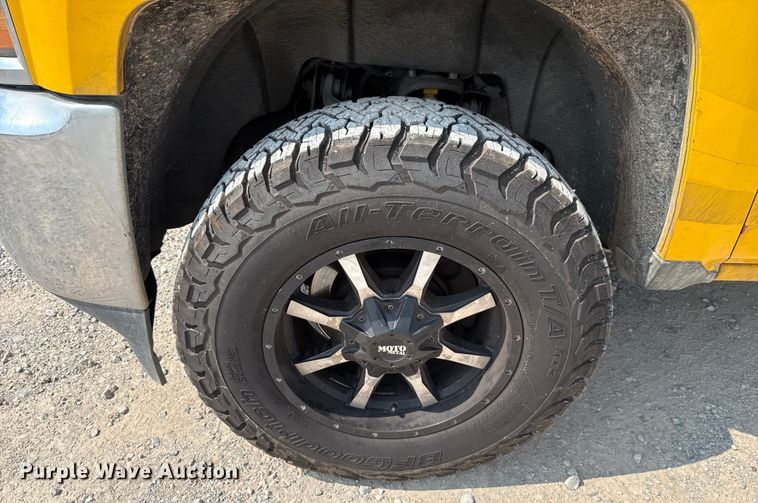 image for item EU2237 2018 Chevrolet Silverado 3500HD utility bed pickup truck