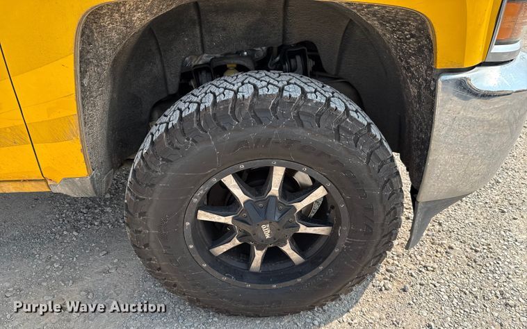 image for item EU2237 2018 Chevrolet Silverado 3500HD utility bed pickup truck