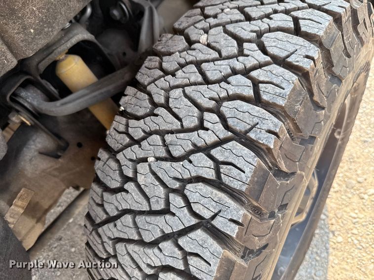 image for item EU2237 2018 Chevrolet Silverado 3500HD utility bed pickup truck