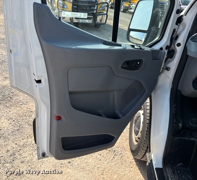 image for item EU2238 2019 Ford Transit 150 van