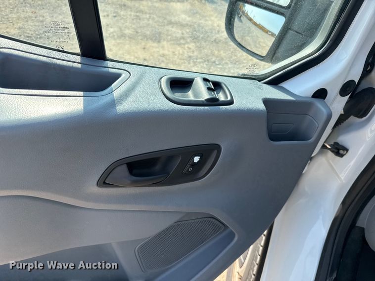 image for item EU2238 2019 Ford Transit 150 van