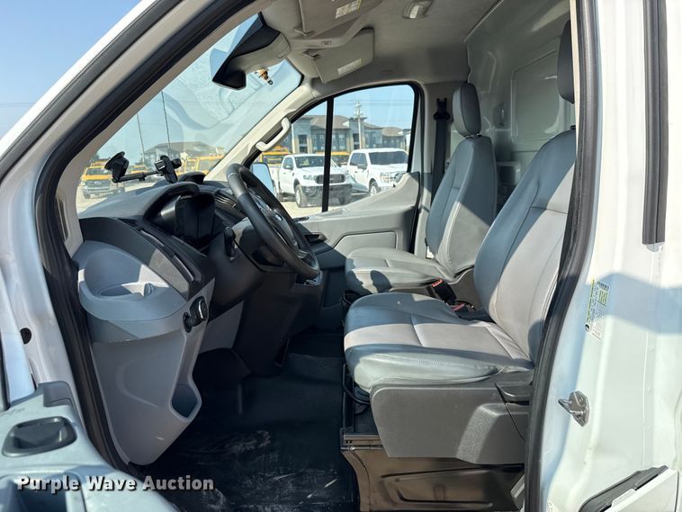 image for item EU2238 2019 Ford Transit 150 van