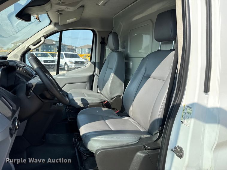 image for item EU2238 2019 Ford Transit 150 van
