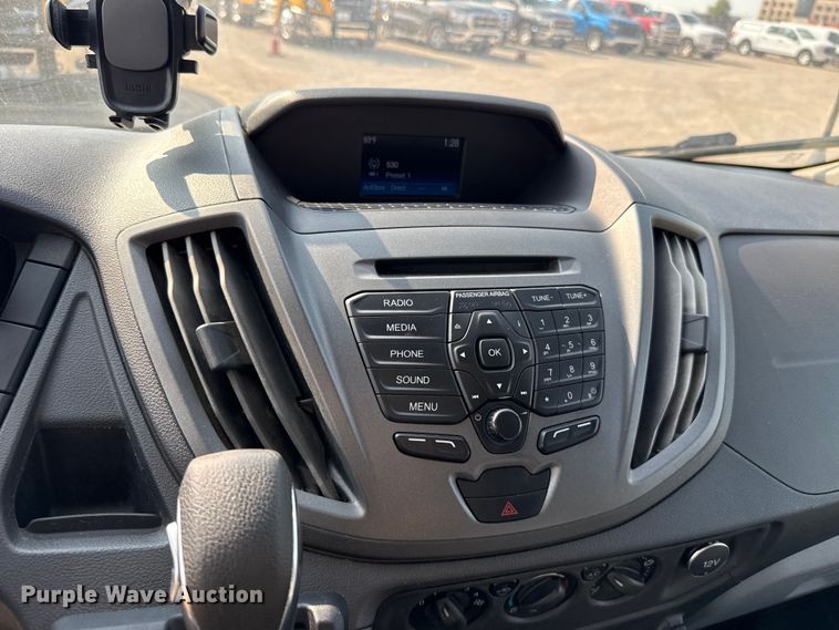 image for item EU2238 2019 Ford Transit 150 van