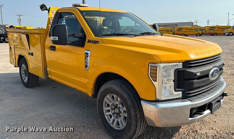 image for item EU2239 2018 Ford F350 Super Duty utility bed pickup truck