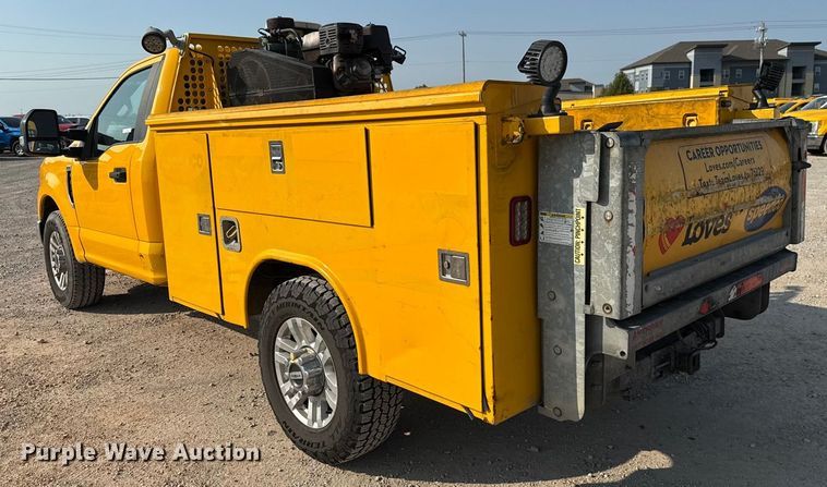 image for item EU2239 2018 Ford F350 Super Duty utility bed pickup truck