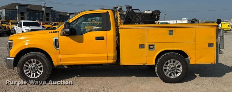 image for item EU2239 2018 Ford F350 Super Duty utility bed pickup truck