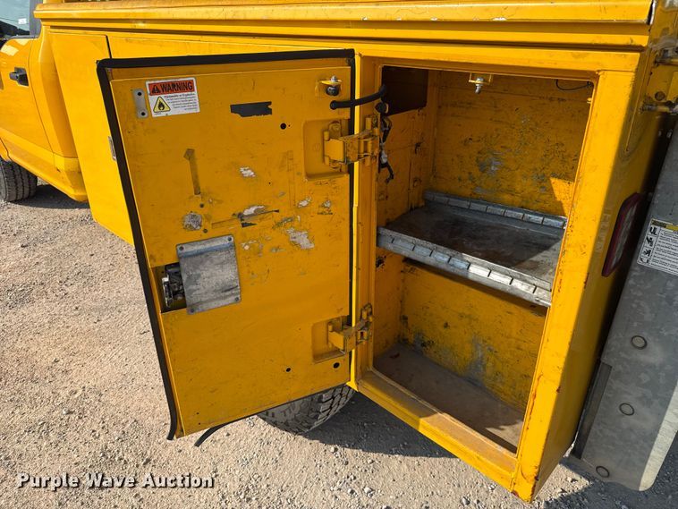 image for item EU2239 2018 Ford F350 Super Duty utility bed pickup truck