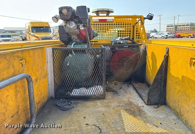 image for item EU2239 2018 Ford F350 Super Duty utility bed pickup truck