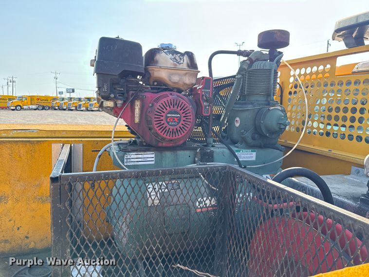 image for item EU2239 2018 Ford F350 Super Duty utility bed pickup truck