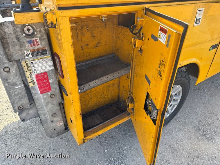 image for item EU2239 2018 Ford F350 Super Duty utility bed pickup truck