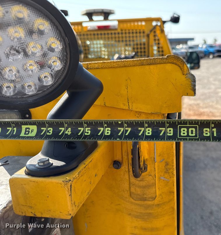 image for item EU2239 2018 Ford F350 Super Duty utility bed pickup truck