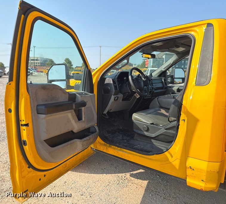 image for item EU2239 2018 Ford F350 Super Duty utility bed pickup truck