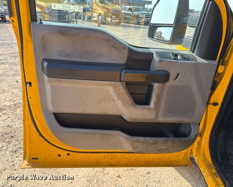 image for item EU2239 2018 Ford F350 Super Duty utility bed pickup truck