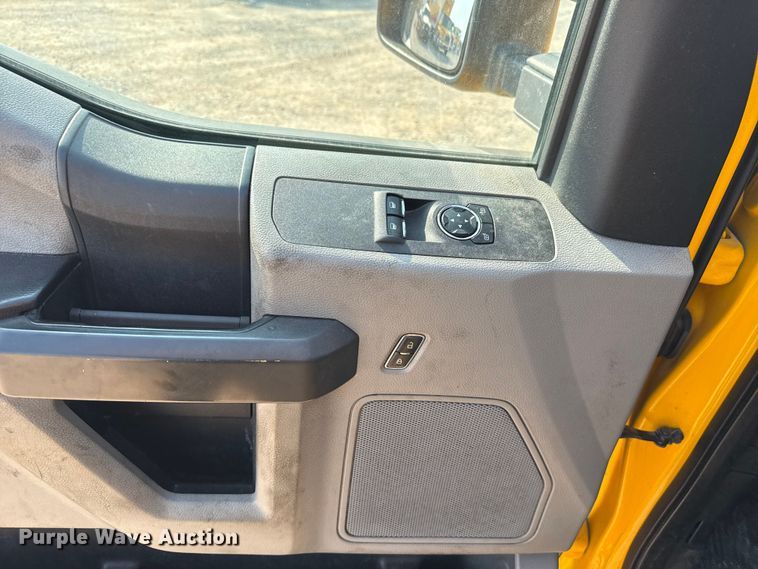 image for item EU2239 2018 Ford F350 Super Duty utility bed pickup truck